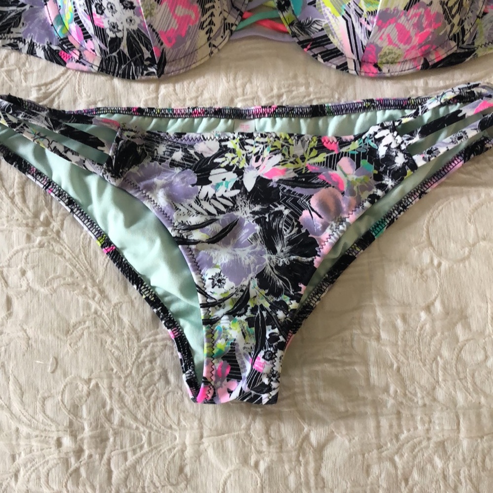Vs Bikini - image 2